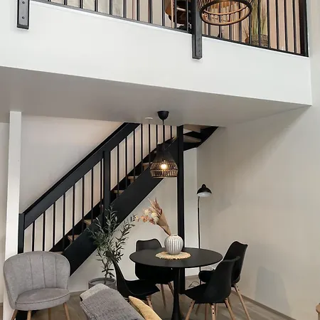 公寓 Brand New Loft With Glazed Balcony *