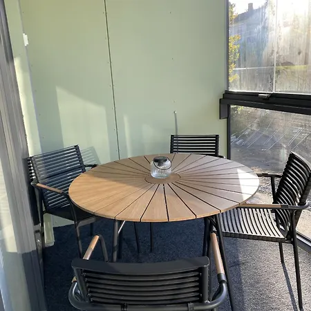 아파트 Brand New Loft With Glazed Balcony